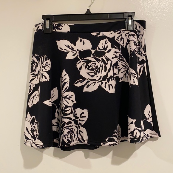 Floral Mini Skirt - Picture 1 of 4